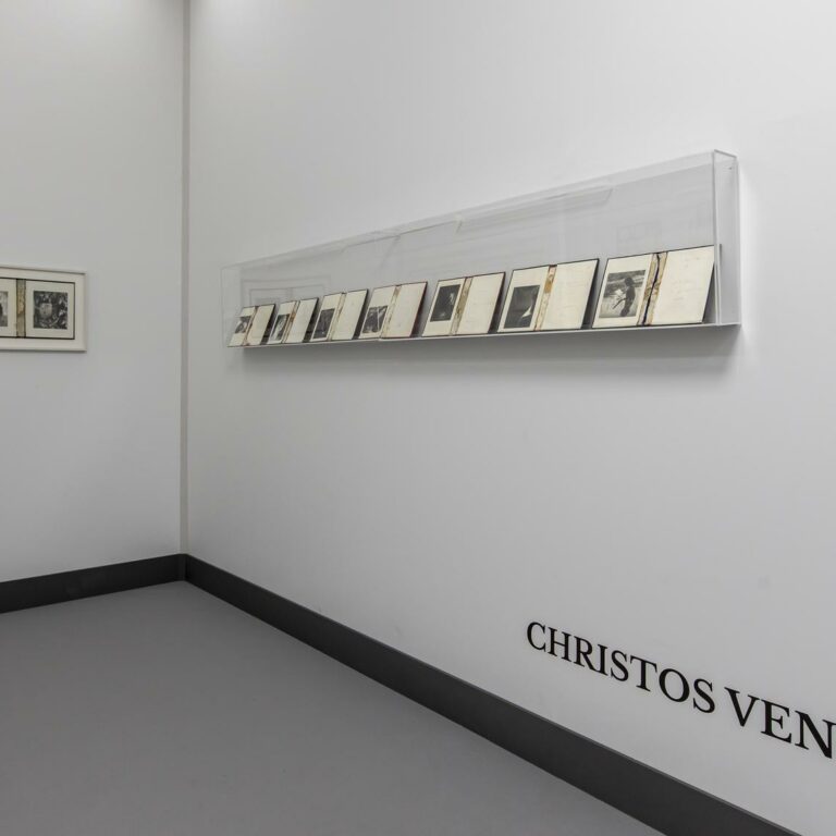 Le stand du Prix de dessin contemporain de la Fondation Danie & Florence Guerlain au Salon du dessin 2024