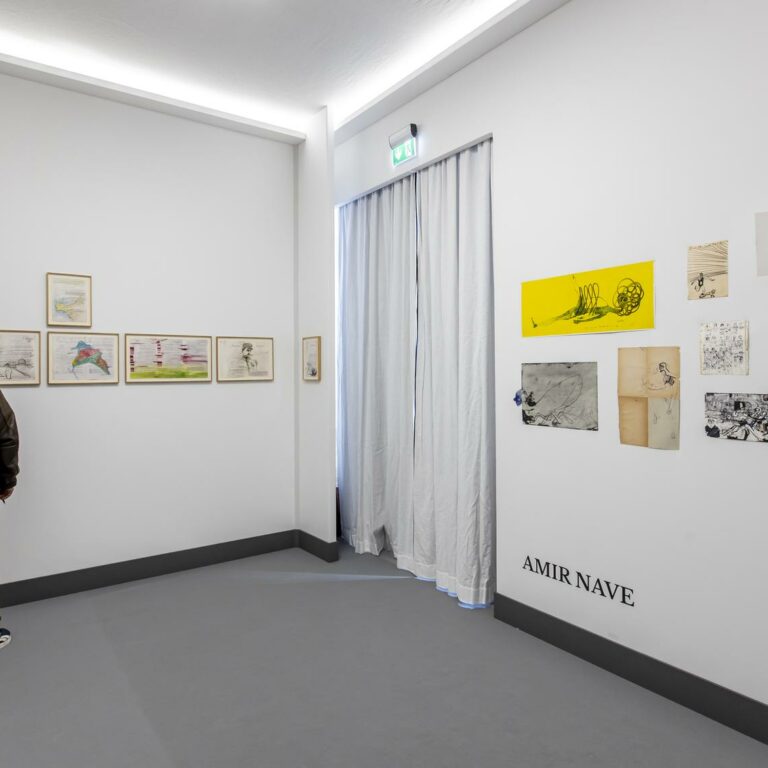Le stand du Prix de dessin contemporain de la Fondation Danie & Florence Guerlain au Salon du dessin 2024